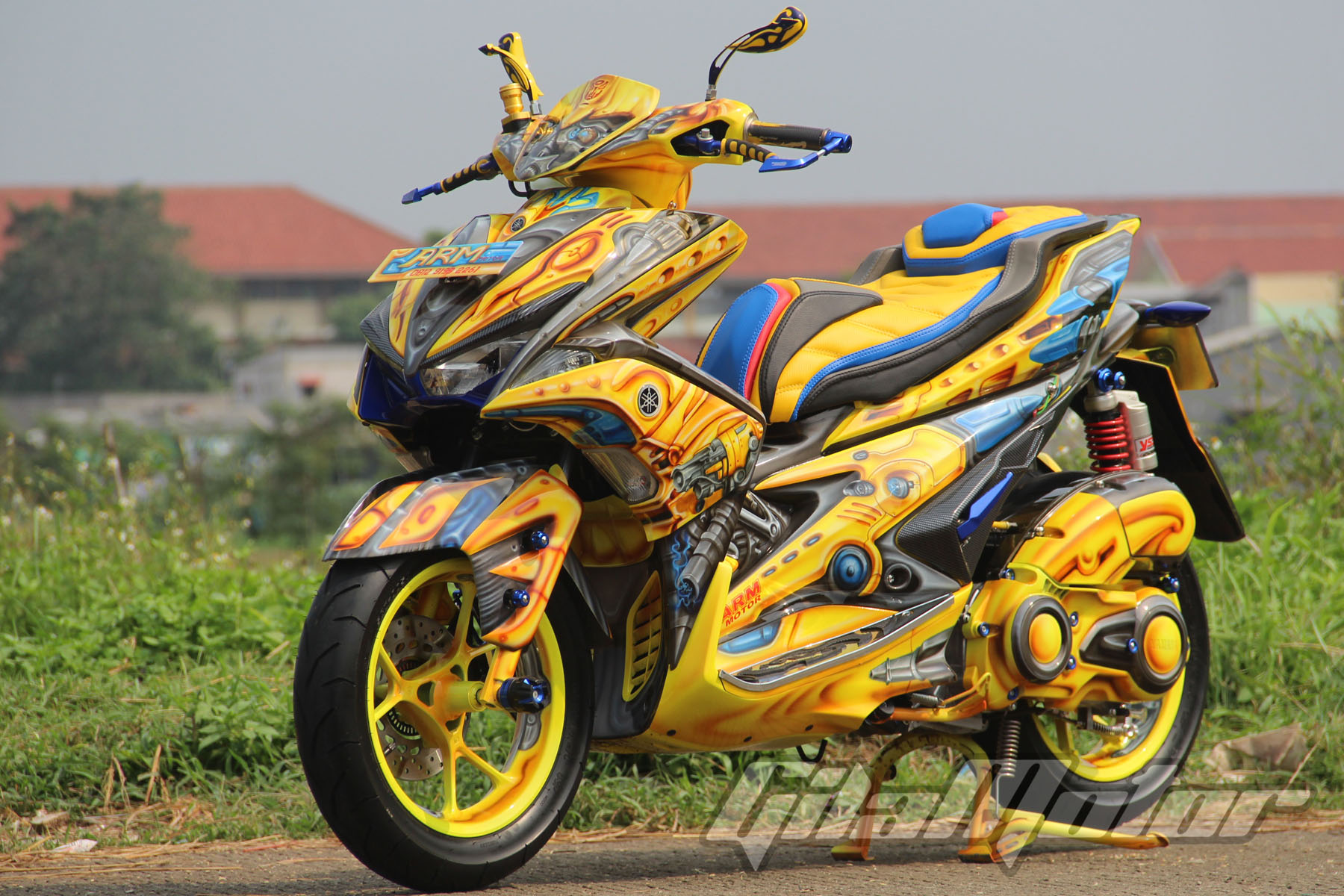 Modifikasi Yamaha Aerox 155VVA Bumble Bee Dari Jakarta Timur