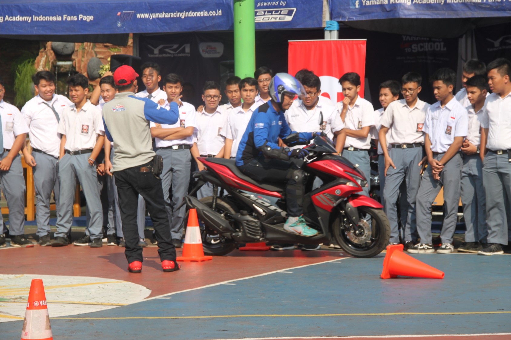Safety Riding Yamaha Cerahkan Pelajar SMA Jakarta Gilamotor