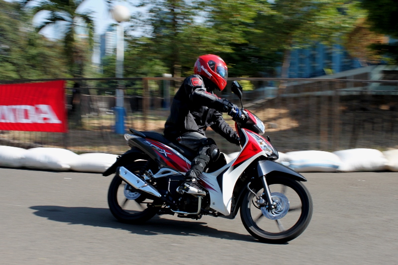 Honda SupraX 125 Helm  In Harga Sama Fungsi Bertambah 