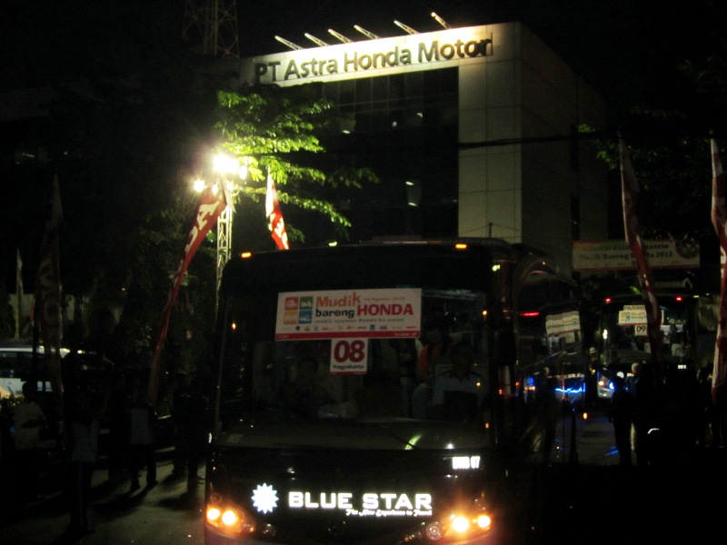 Honda Antar 2.507 Pemudik Dengan Bus  Gilamotor