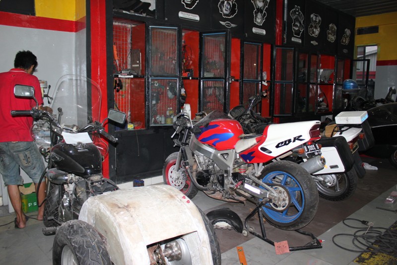 D+J Motospot Dari Service Moge, Modifikasi Sampai Karaoke 