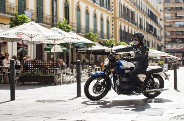 Triumph Bonneville T214 1