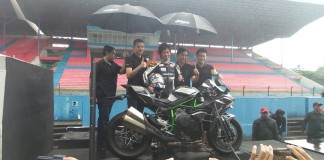 Kawasaki Ninja H2 resmi diluncurkan di Indonesia. Ninja H2 jadi motor tercepat di dunia