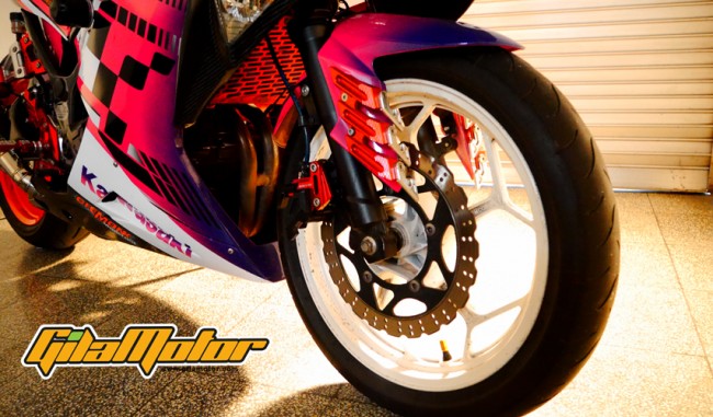 Ninja 250 FI Pink 9