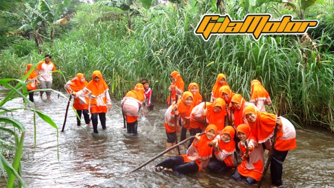 Susur Sungai dari Rombongan SD PK Kota Barat Solo