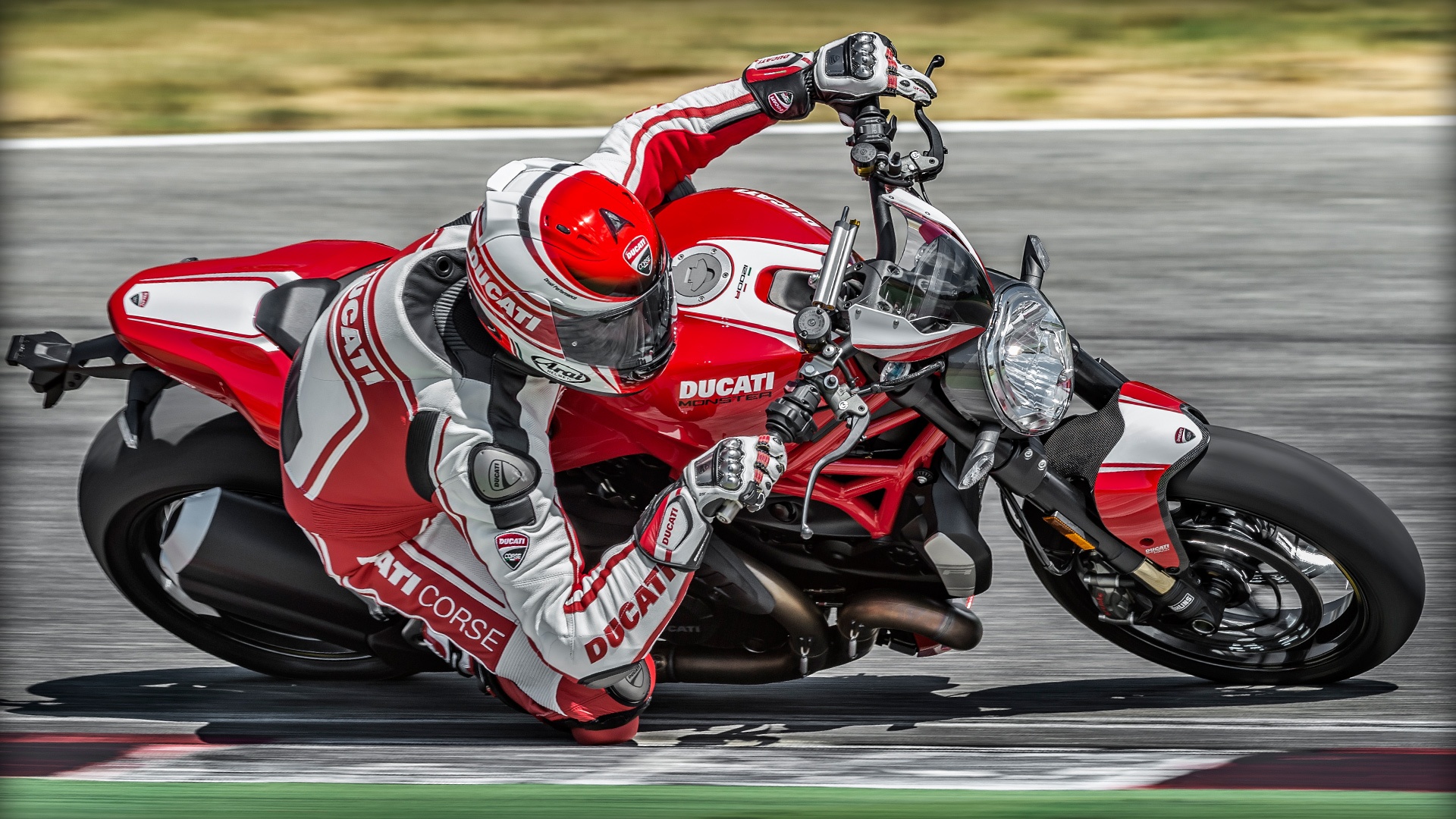 Beri Sentuhan Mesin Tenaga Ducati Monster 1200R 2016 Makin Bengis