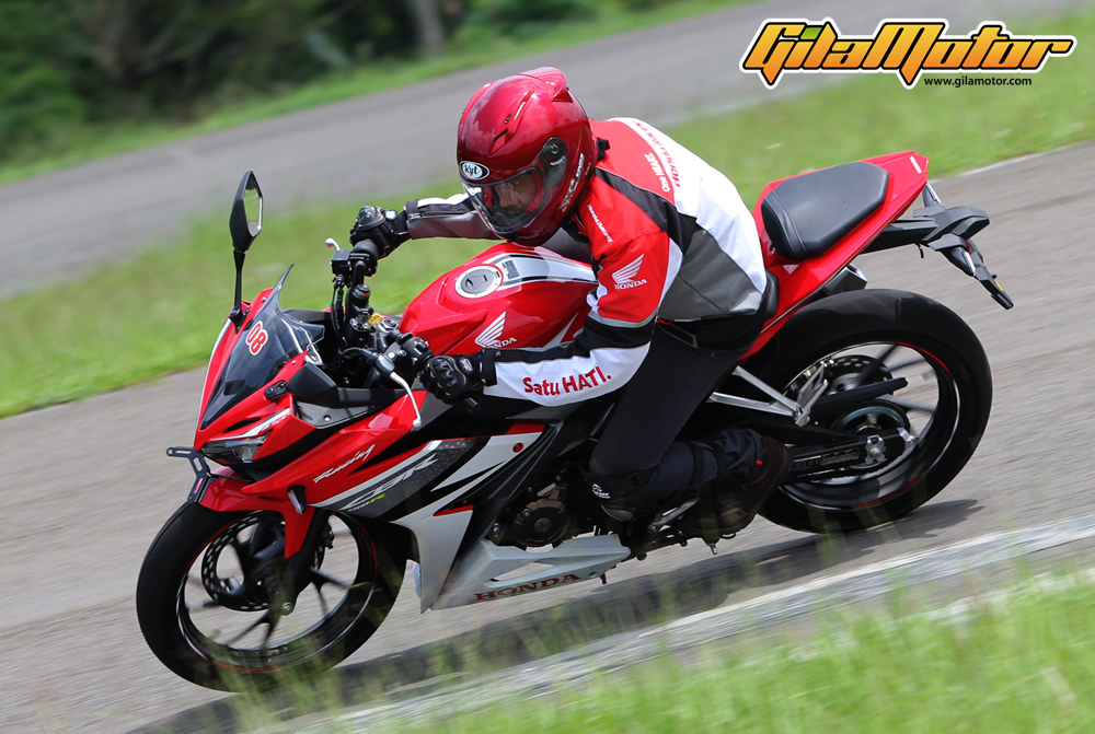 First Ride All New Honda CBR150R Manut dengan Sang Tuan First Ride All New Honda CBR150R Manut dengan Sang Tuan