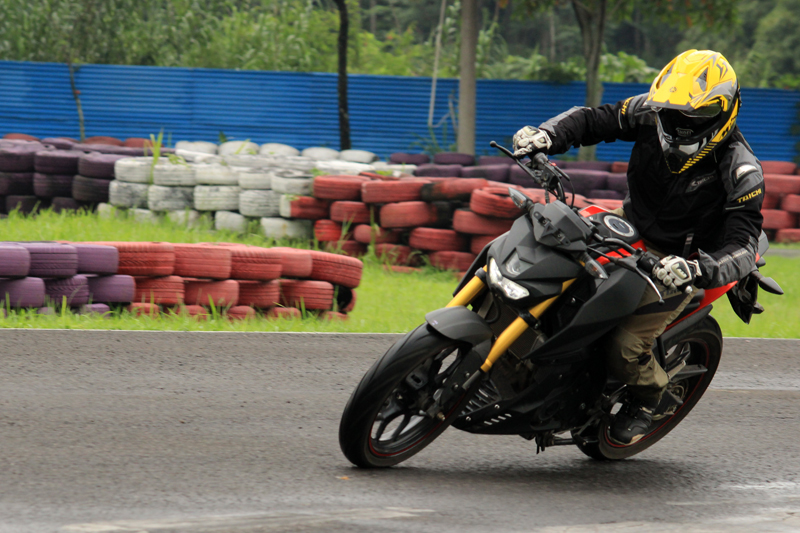 Test Ride Yamaha Xabre 1