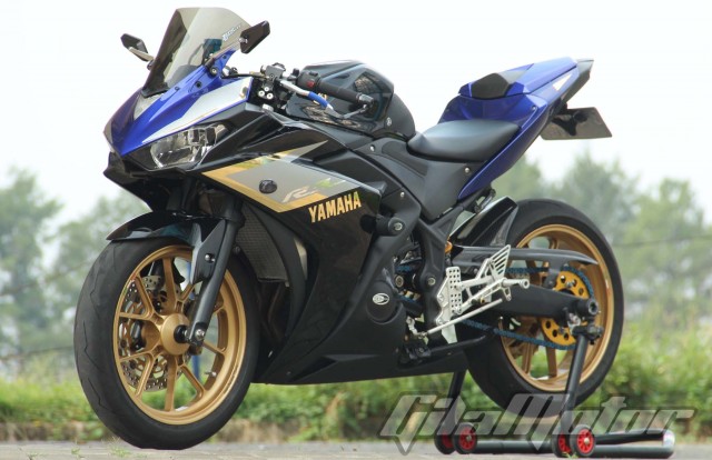 Modifikasi Yamaha R25 2014 : Motor Ini Habitatnya di 