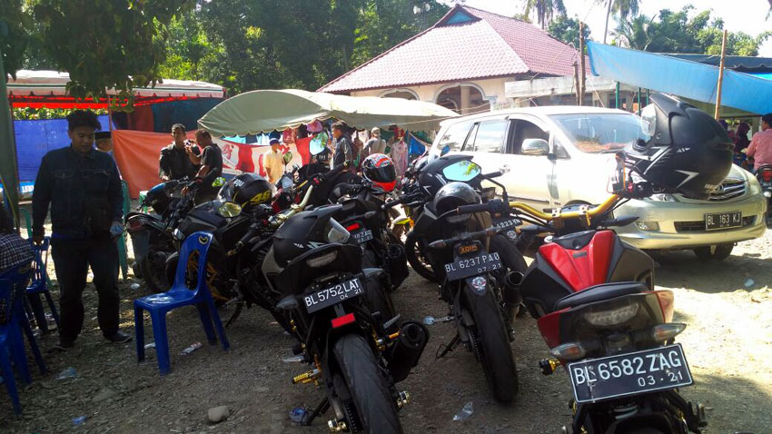 Bencana alam yang terjadi di Pidie telah menggerakkan hati para biker yang tergabung di komunitas Xabre Owners Indonesia. (Foto: Xabre Owners Aceh)