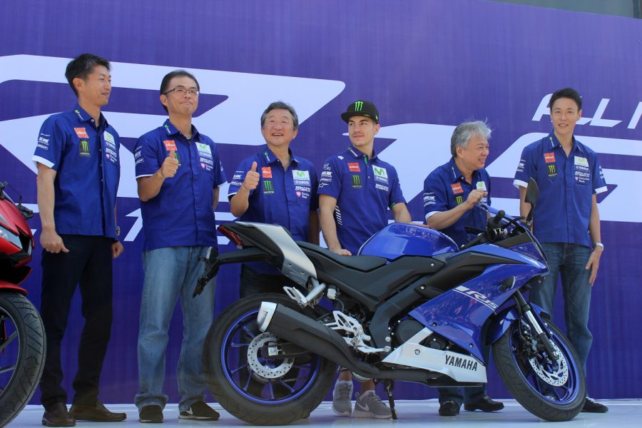 Maverick Vinales bersama management PT Yamaha Indonesia Motor Manufacturing (YIMM) dalam launching All New R15 di Sentul International Circuit.