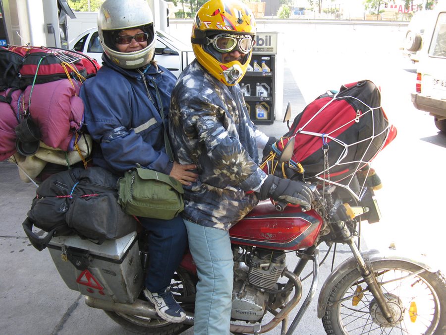 Stop 5 Kebiasaan Buruk Ini Saat Mengendarai Motor! 03