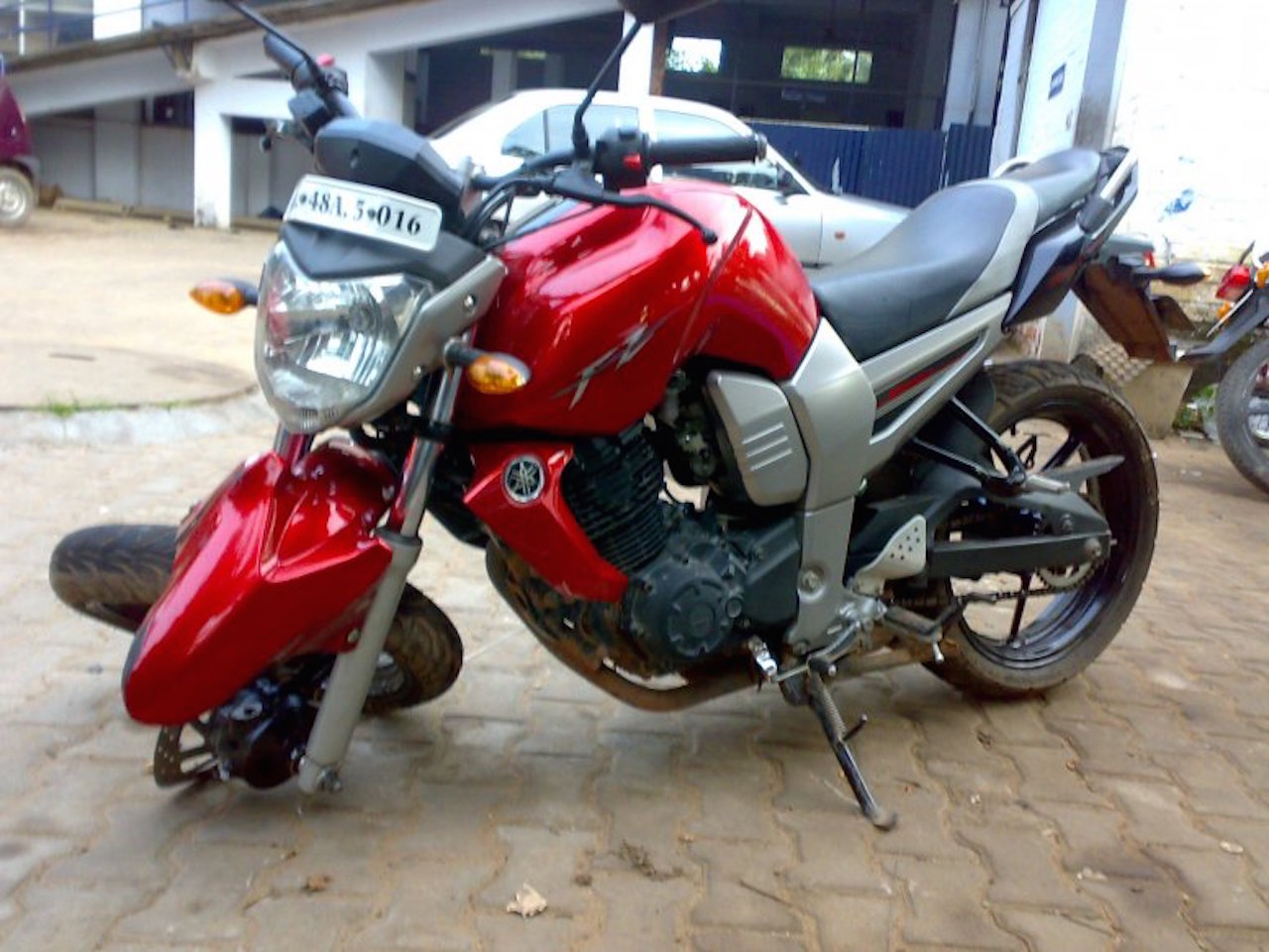 Stop 5 Kebiasaan Buruk Ini Saat Mengendarai Motor! 05