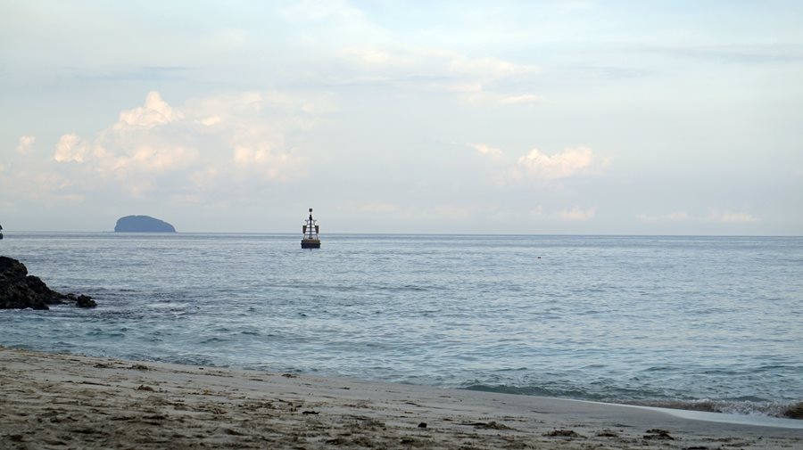 Touring Menyambangi Pantai Pasir Putih Bias Tugel