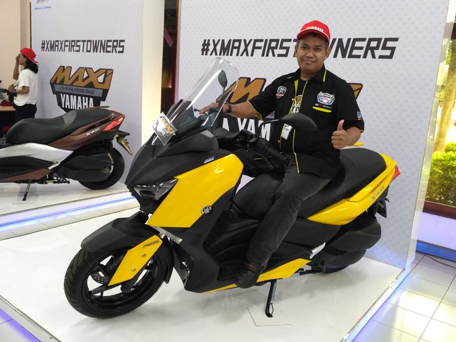 Wayan Teja dengan XMAX saat kegiatan kunjungan pabrik #XMAXFIRSTOWNERS