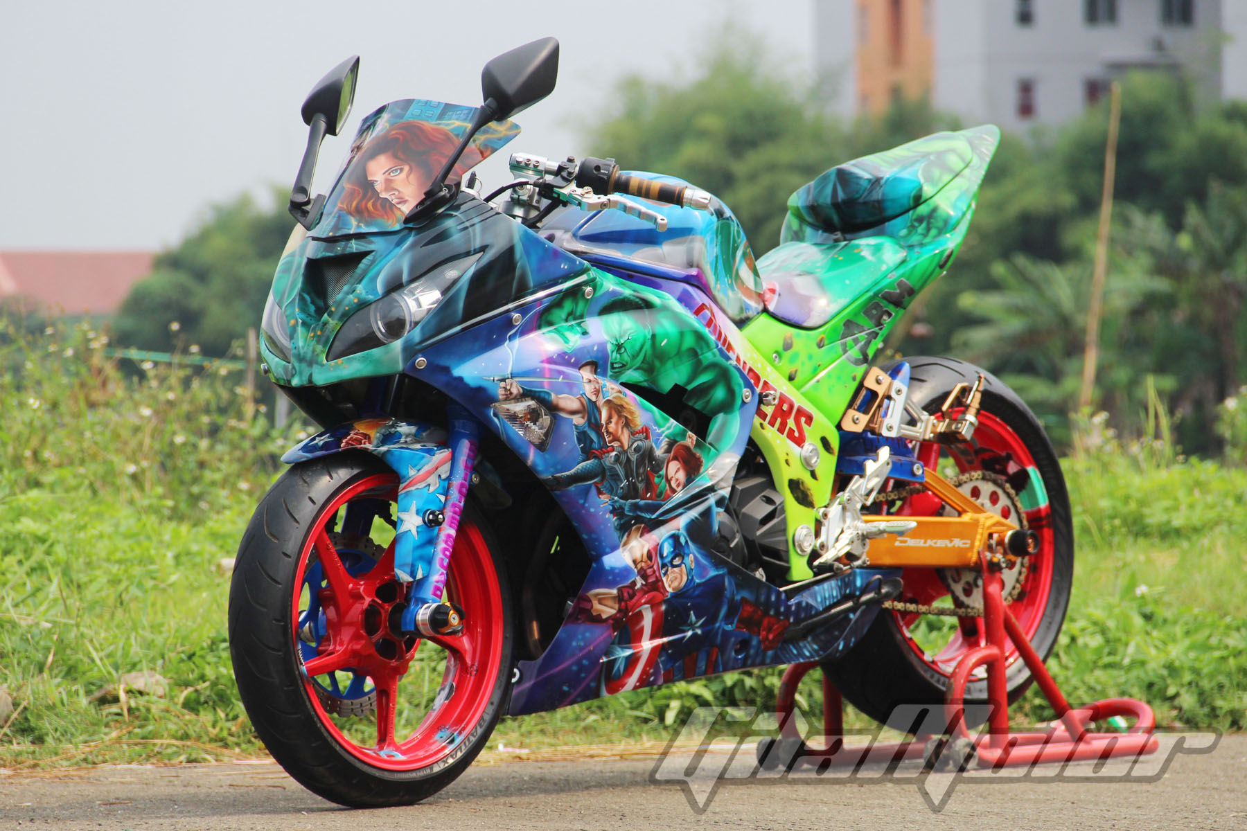 Modifikasi Kawasaki Ninja 250 Fi Medan Perang Tokoh Avengers