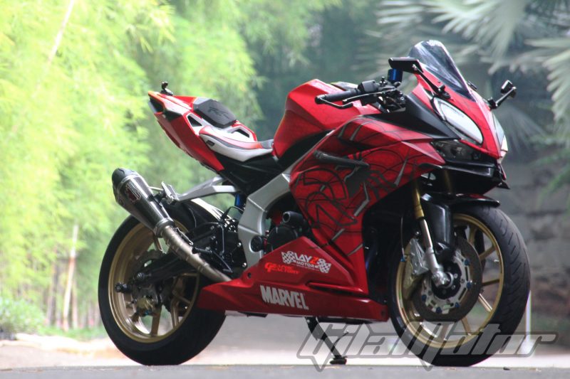 Modifikasi All New Honda CBR250RR Pakai Kostum Manusia 