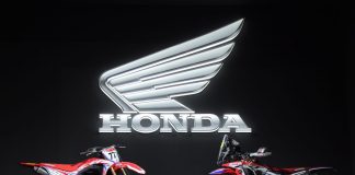 Diduga kuat, motor sebelah kiri adalah Honda CRF 150.