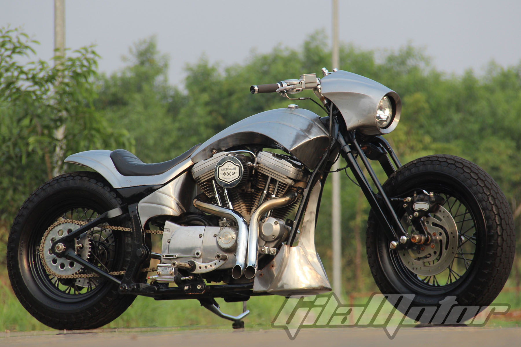 Modifikasi Harley Davidson Sportster 883 Putus Hubungan Dengan
