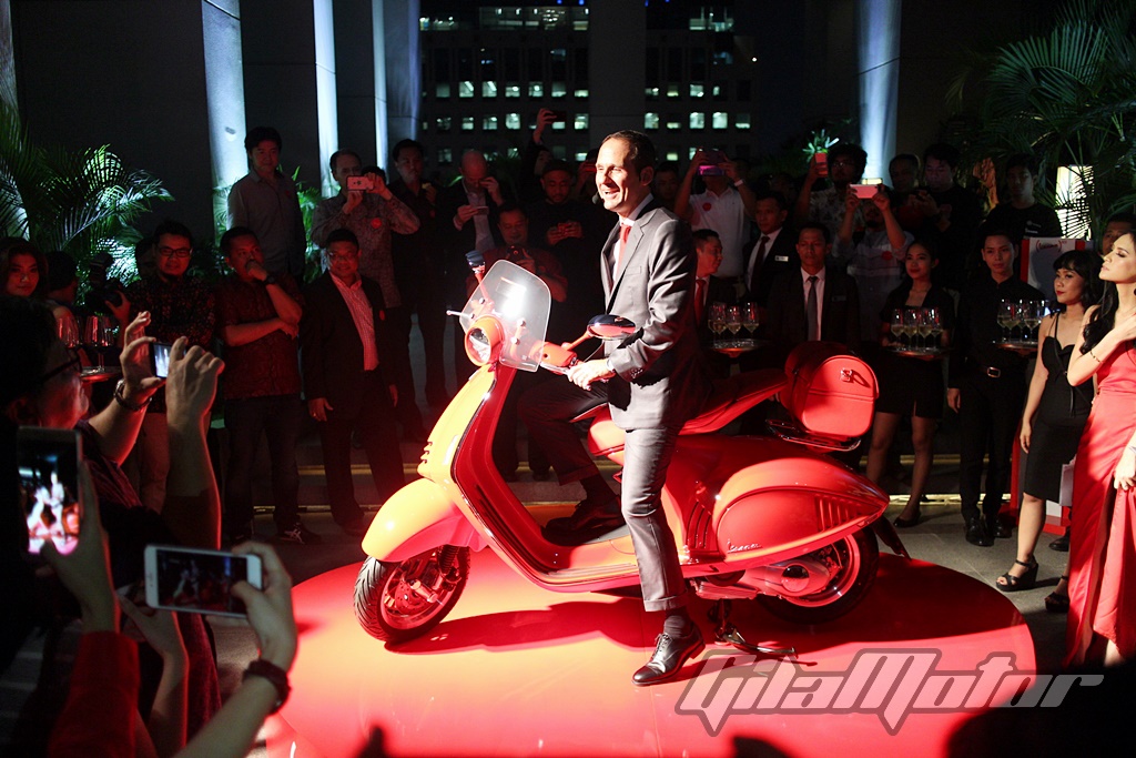 Vespa 946 Red Indonesia