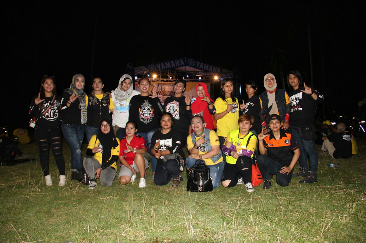 Lady bikers Yamaha Nmax Club Indonesia (YNCI) di gathering nasional YNCI di Lombok Nusa Tenggara Barat (1)
