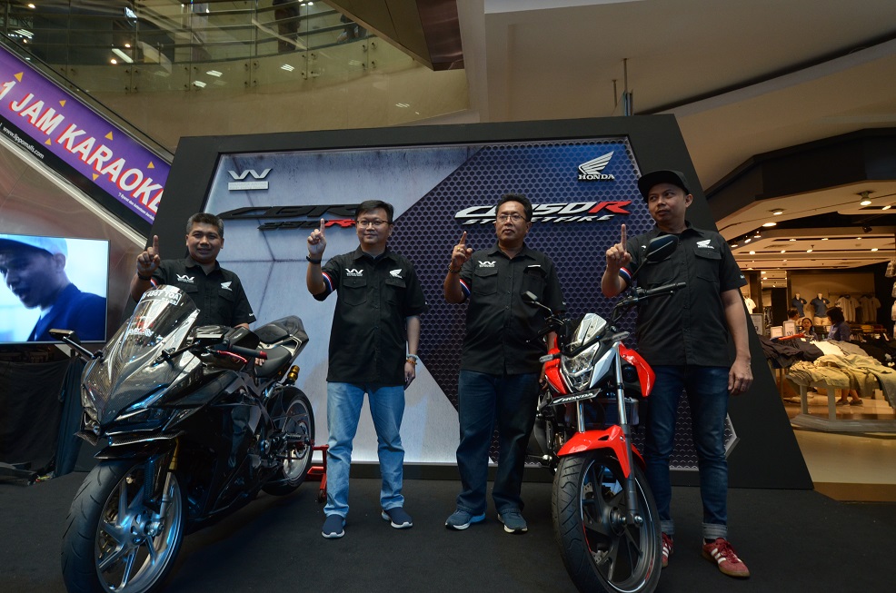 Kiri-kanan Group Head of Corcom Wahana, Taryudin Dealer Development Head, Anton , AHASS Development, Dwi, dan Head of Marcom Wahana, Andara Friandana