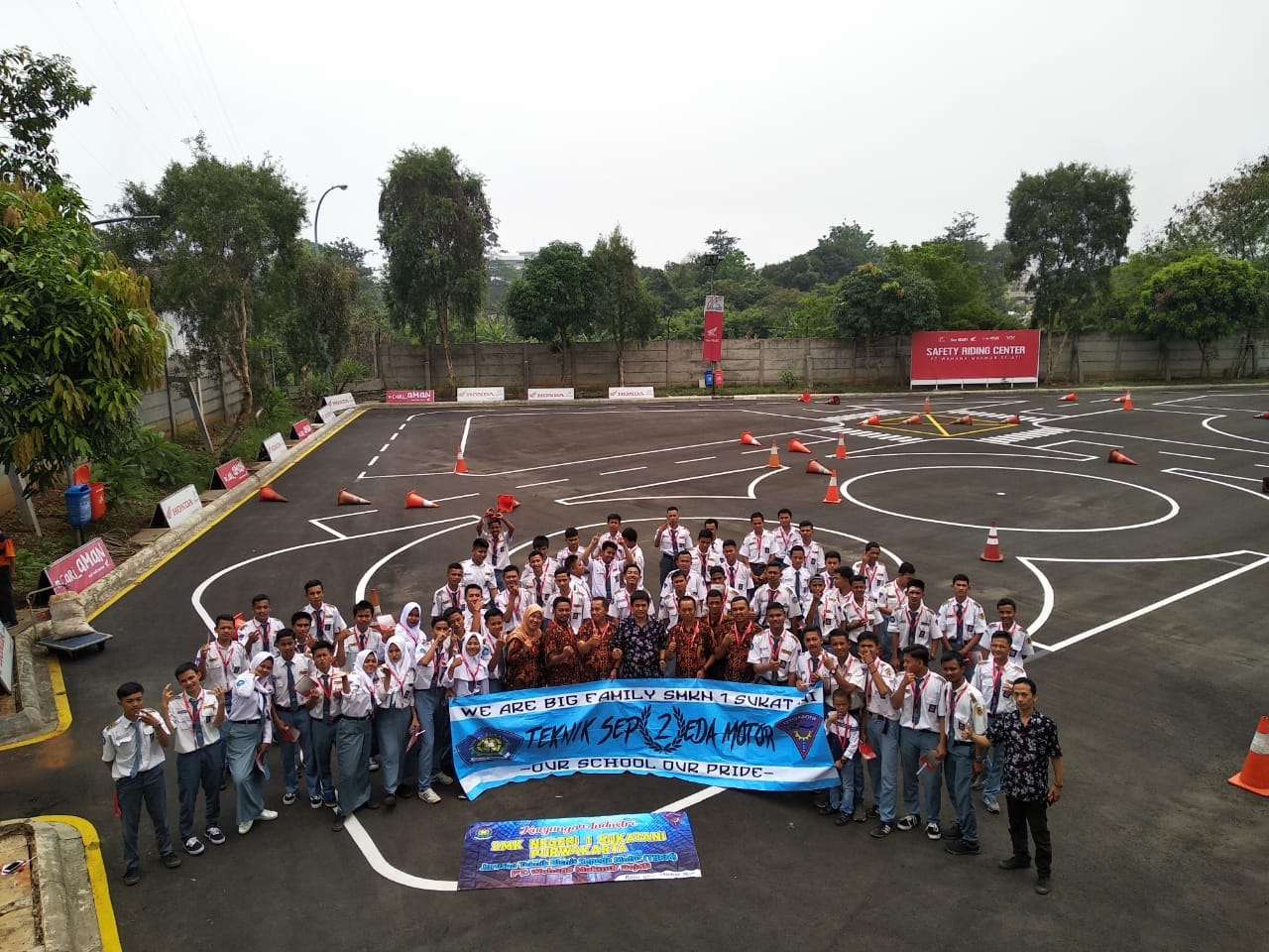 PElajar SMK lakukan Kunjungan Indutsi di training cneter Wahana (6)