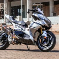 Tampilan Yamaha Aerox R1M menyerupai motor sport berfairing YZF-R1M