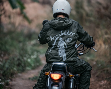 Tips Merawat Jas Hujan Agar Awet dan Tak Gampang Rusak