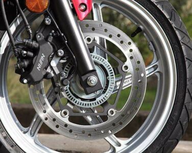 Alasan Motor Berteknologi Rem ABS Lebih Mahal