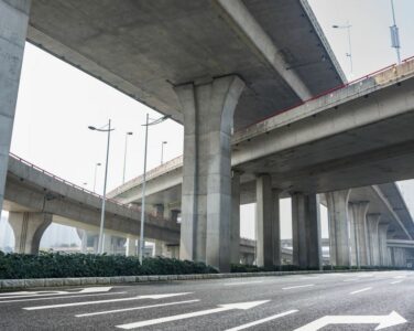 Berteduh di Bawah Jembatan
